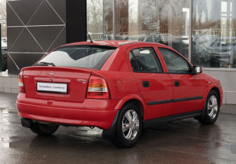 Подержанный автомобиль Opel Astra Hatchback 2002 года (5 фото)