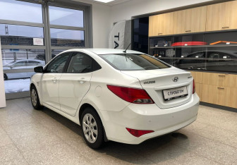 Подержанный автомобиль Hyundai Solaris Sedan 2015 года (7 фото)