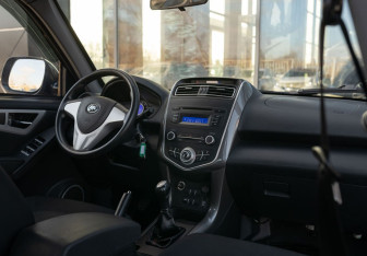 Подержанный автомобиль Lifan X60 2017 года (10 фото)