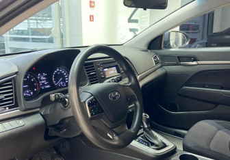 Подержанный автомобиль Hyundai Elantra Sedan 2016 года (9 фото)