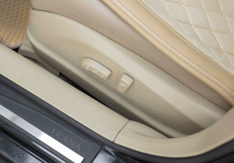 Подержанный автомобиль Nissan Teana 2012 года (19 фото)