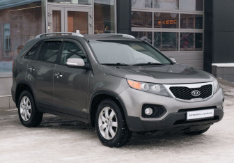 Подержанный автомобиль Kia Sorento 2012 года (3 фото)