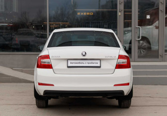 Подержанный автомобиль Skoda Octavia Liftback 2015 года (6 фото)