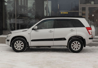 Подержанный автомобиль Suzuki Grand Vitara 2006 года (8 фото)