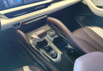 Подержанный автомобиль Geely Monjaro 2023 года (11 фото)