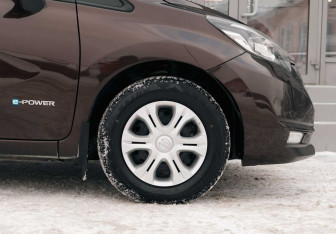 Подержанный автомобиль Nissan Note 2017 года (9 фото)