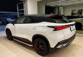 Подержанный автомобиль Omoda C5 2022 года (7 фото)