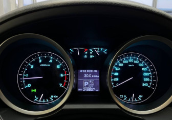Подержанный автомобиль Toyota Land Cruiser Suv 2008 года (13 фото)