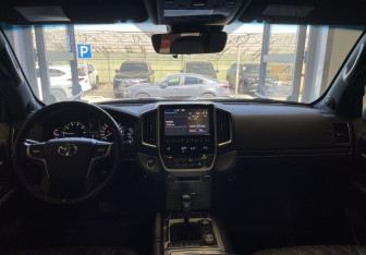 Подержанный автомобиль Toyota Land Cruiser Suv 2018 года (10 фото)