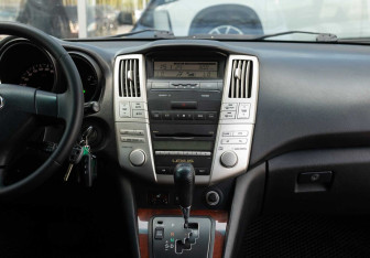 Подержанный автомобиль Lexus RX 2008 года (14 фото)