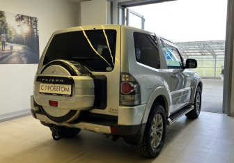 Подержанный автомобиль Mitsubishi Pajero 2008 года (4 фото)