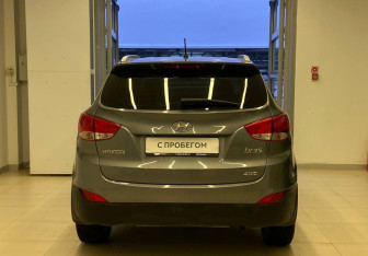 Подержанный автомобиль Hyundai ix35 2011 года (5 фото)