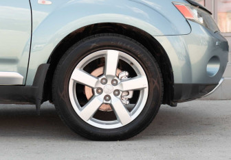 Подержанный автомобиль Mitsubishi Outlander 2007 года (9 фото)