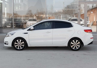 Подержанный автомобиль Kia Rio Sedan 2015 года (8 фото)