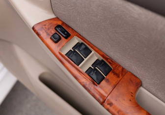 Подержанный автомобиль Toyota Corolla Sedan 2001 года (15 фото)