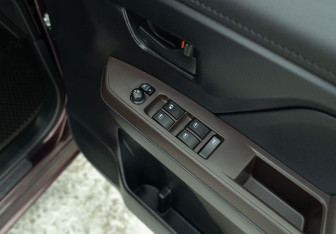 Подержанный автомобиль Toyota Tank 2019 года (18 фото)