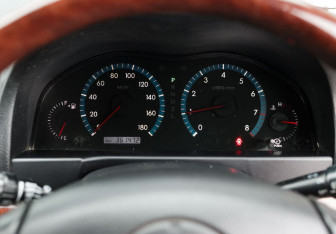 Подержанный автомобиль Toyota Premio 2003 года (12 фото)