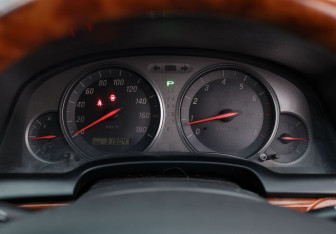 Подержанный автомобиль Toyota Mark II Sedan 2002 года (12 фото)