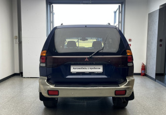 Подержанный автомобиль Mitsubishi Montero Sport 2001 года (5 фото)