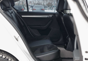 Подержанный автомобиль Skoda Octavia Wagon 2013 года (19 фото)