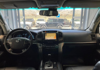 Подержанный автомобиль Toyota Land Cruiser Suv 2011 года (15 фото)