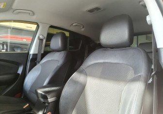 Подержанный автомобиль Hyundai ix35 2014 года (13 фото)
