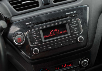 Подержанный автомобиль Kia Rio Sedan 2017 года (13 фото)