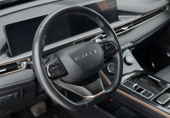 Подержанный автомобиль Exeed LX 2022 года (11 фото)