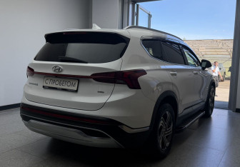Подержанный автомобиль Hyundai Santa Fe 2021 года (6 фото)