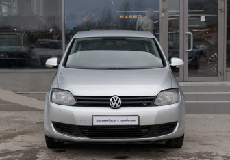 Подержанный автомобиль Volkswagen Golf Plus 2011 года (2 фото)