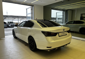 Подержанный автомобиль Lexus GS 2015 года (8 фото)