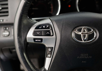 Подержанный автомобиль Toyota Highlander 2011 года (12 фото)