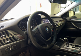 Подержанный автомобиль BMW X6 2013 года (8 фото)