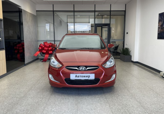 Подержанный автомобиль Hyundai Solaris Sedan 2012 года (2 фото)