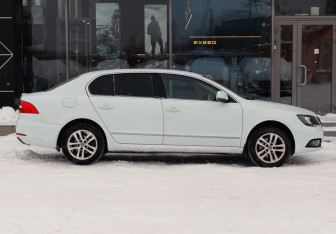 Подержанный автомобиль Skoda Superb Liftback 2014 года (4 фото)