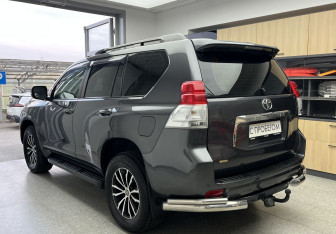 Подержанный автомобиль Toyota Land Cruiser Prado 2011 года (6 фото)