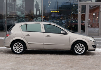Подержанный автомобиль Opel Astra Sedan 2007 года (4 фото)