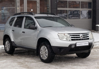 Подержанный автомобиль Renault Duster 2013 года (3 фото)