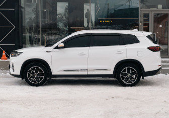 Подержанный автомобиль Chery Tiggo 8 Pro 2022 года (8 фото)