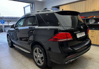 Подержанный автомобиль Mercedes-Benz GLE 2017 года (7 фото)