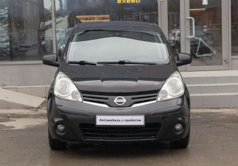 Подержанный автомобиль Nissan Note 2011 года (2 фото)