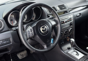 Подержанный автомобиль Mazda 3 Sedan 2006 года (11 фото)