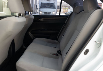 Подержанный автомобиль Toyota Corolla Sedan 2015 года (17 фото)