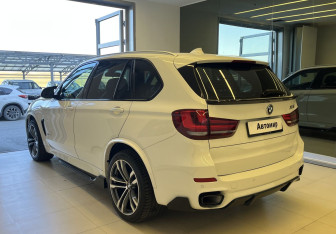 Подержанный автомобиль BMW X5 2013 года (6 фото)