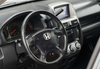 Подержанный автомобиль Honda CR-V 2005 года (11 фото)