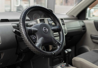 Подержанный автомобиль Nissan X-Trail 2005 года (11 фото)