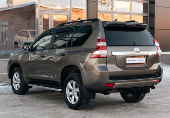 Подержанный автомобиль Toyota Land Cruiser Prado 2017 года (7 фото)
