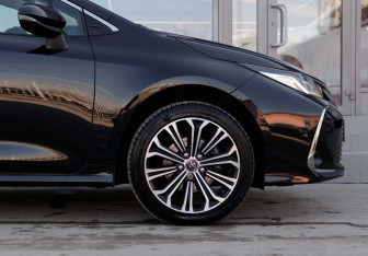 Подержанный автомобиль Toyota Corolla Sedan 2019 года (9 фото)
