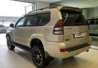 Подержанный автомобиль Toyota Land Cruiser Prado 2006 года (6 фото)