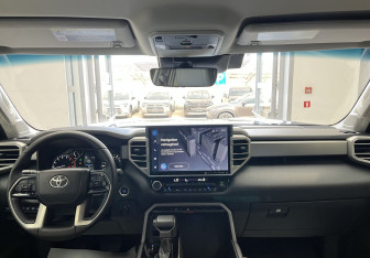 Подержанный автомобиль Toyota Tundra 2021 года (12 фото)